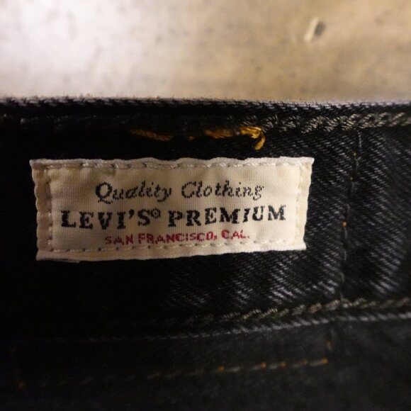 Levi’s Premium Wedgie Straight Jeans Women’s 28 Black Distressed Denim - Picture 5 of 16